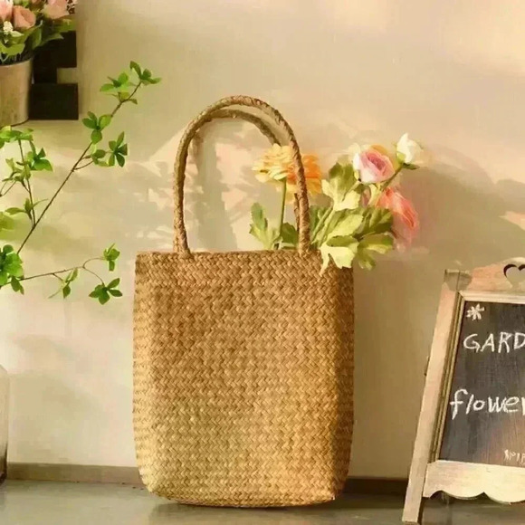 Simple Woven Straw Bag - Picture 2 of 4